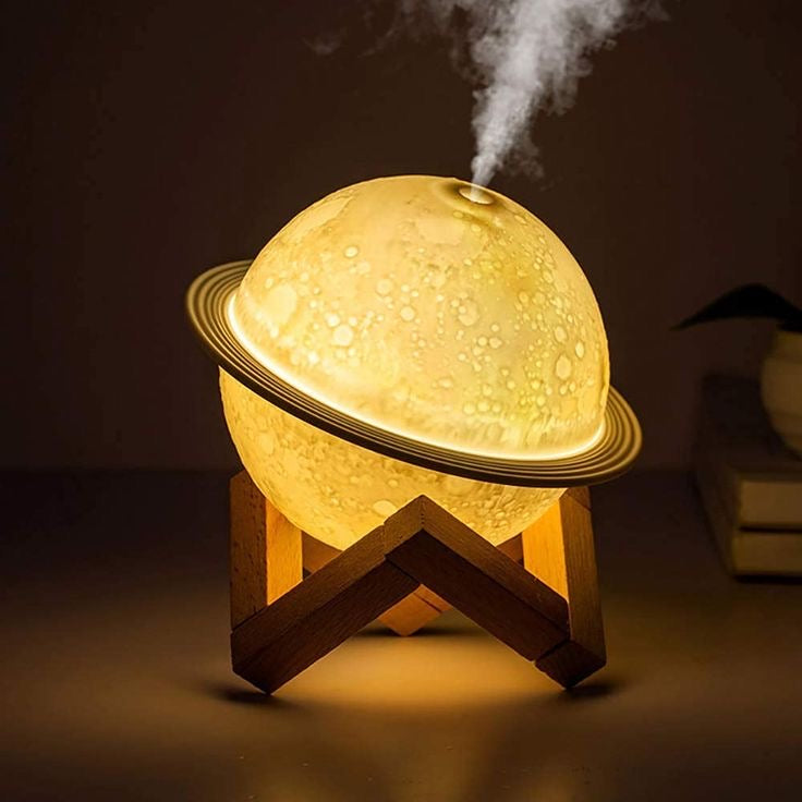 Saturn shaped humidifier